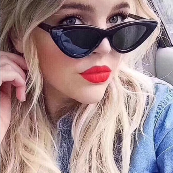 VINTAGE CAT EYE SUN GLASSES - Picture 3 of 4